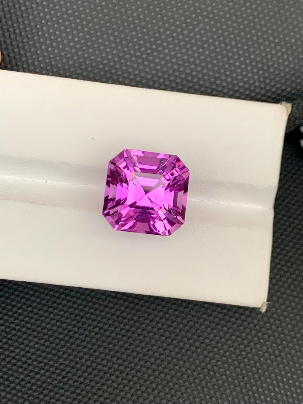 Deep Pink Kunzite Gemstone: 19.53 CT Flawless Lilac Cut Stone