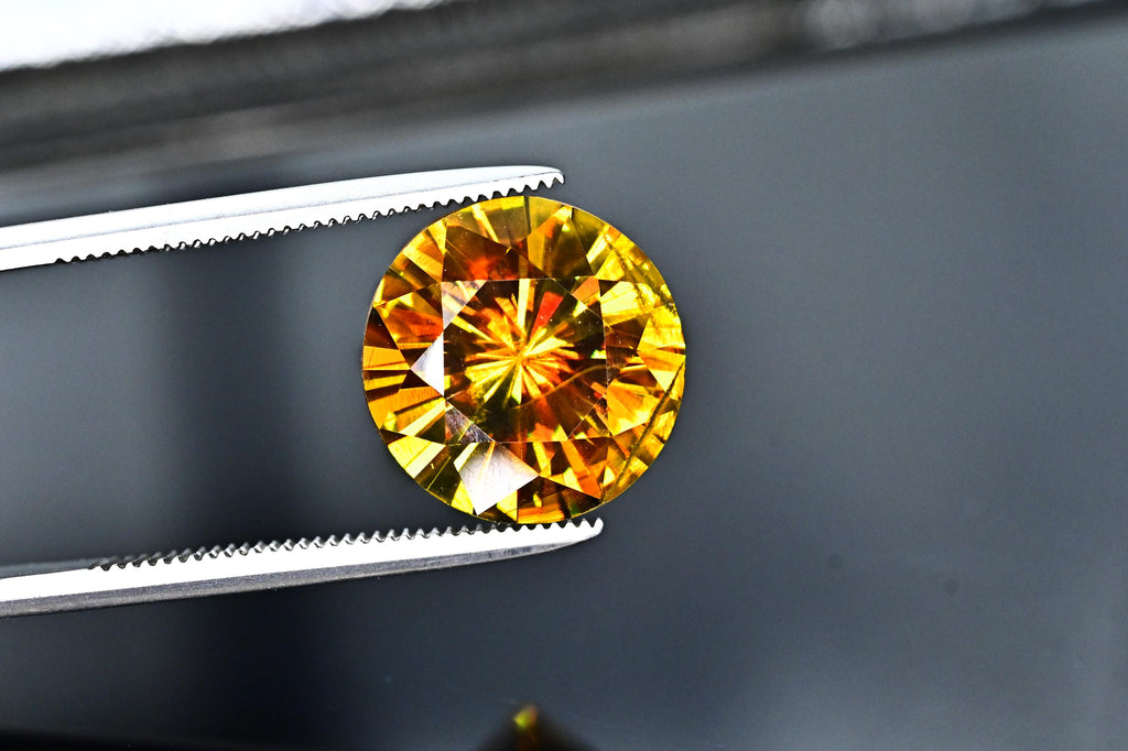 Round Cut Sphene Gemstone: 5.40 CT Natural Titanite Stone