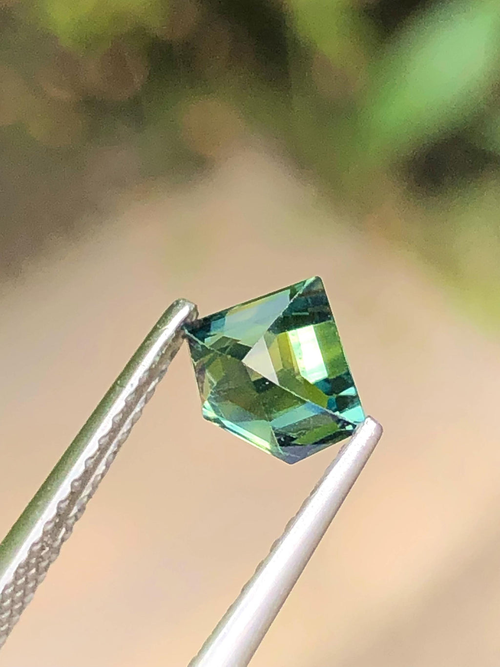 Teal Parti Sapphire 1.00 Carat Oval Cut – 6.80x5.50x3.70mm – Sri Lanka