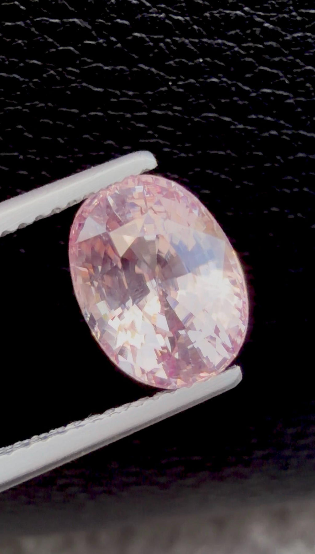 Natural guild certified Padparadscha Sapphire 4.60 ct Oval Cut – Lively Orange-Pink Glow