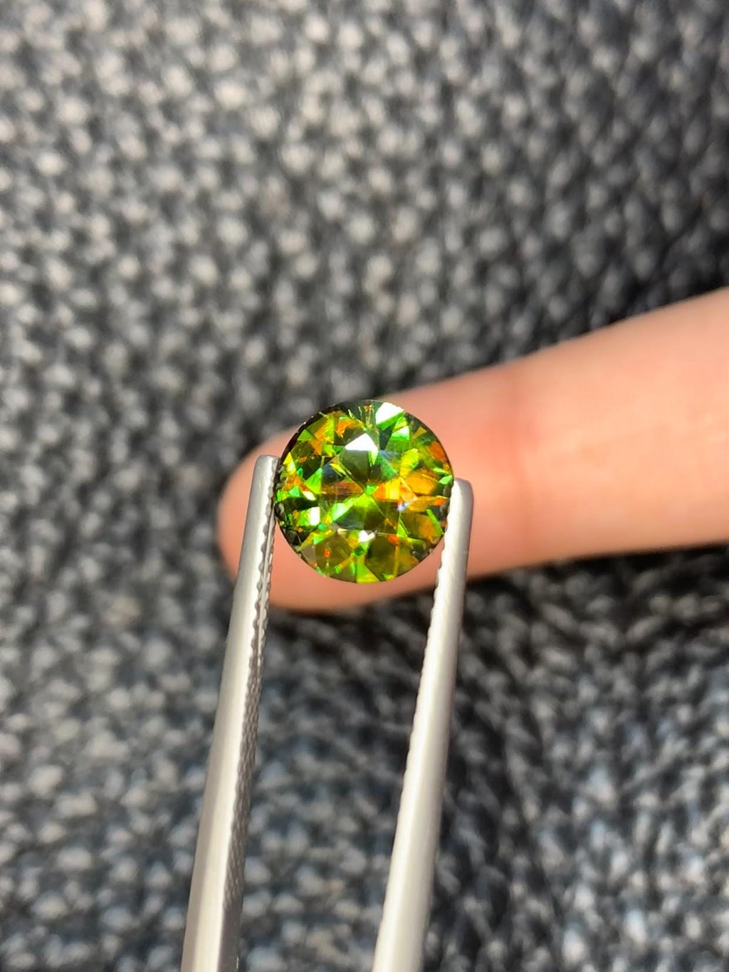 Chrome Sphene 2.20ct Round Cut — Skardu, Pakistan | Strong Fire, Brilliant Facet