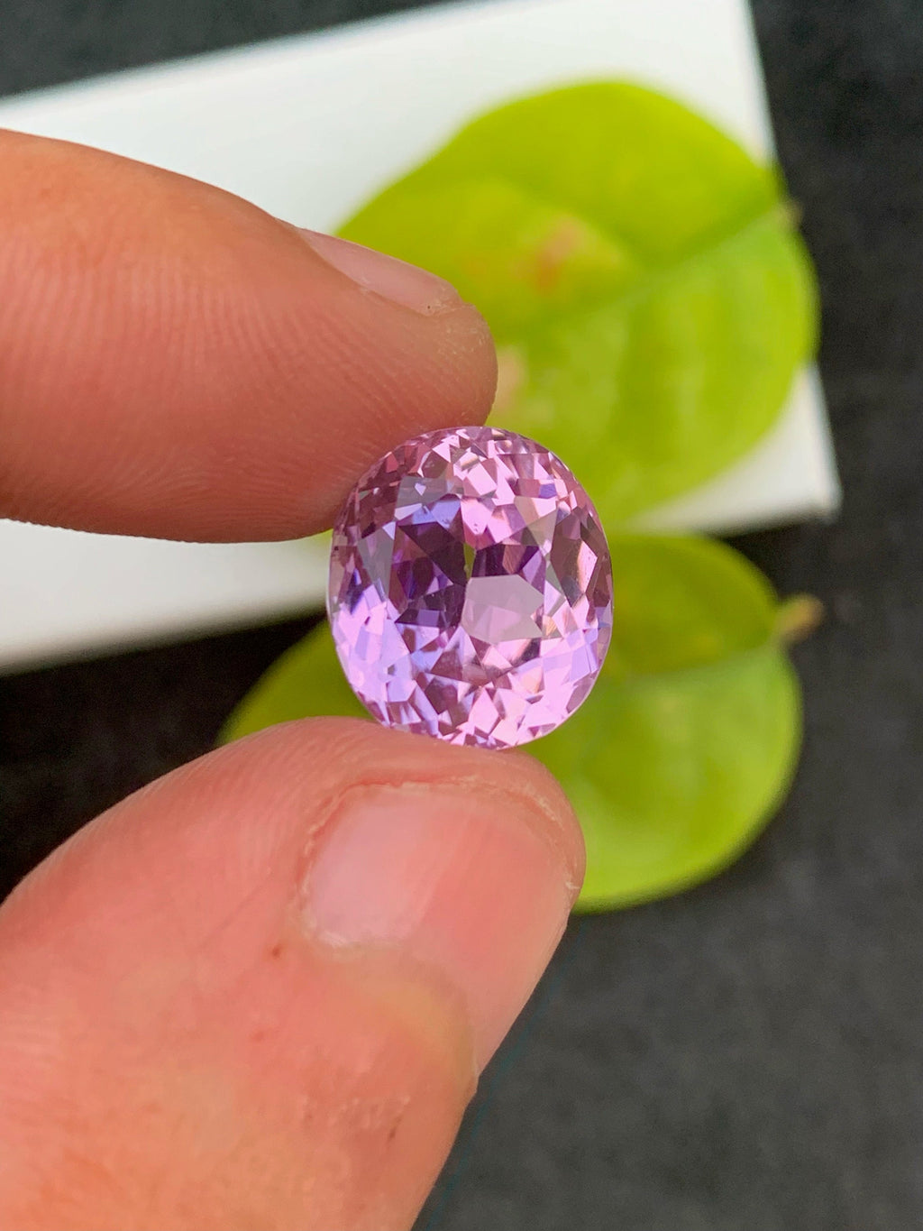 Natural Pink Kunzite Gemstone: VVS Oval Cut, 8.05 CT