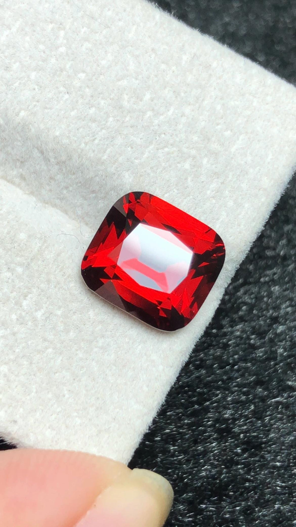 Tanga Mine Rhodolite Garnet 4.19ct Cushion Cut – Raspberry-Tone Tanzanian Gemstone