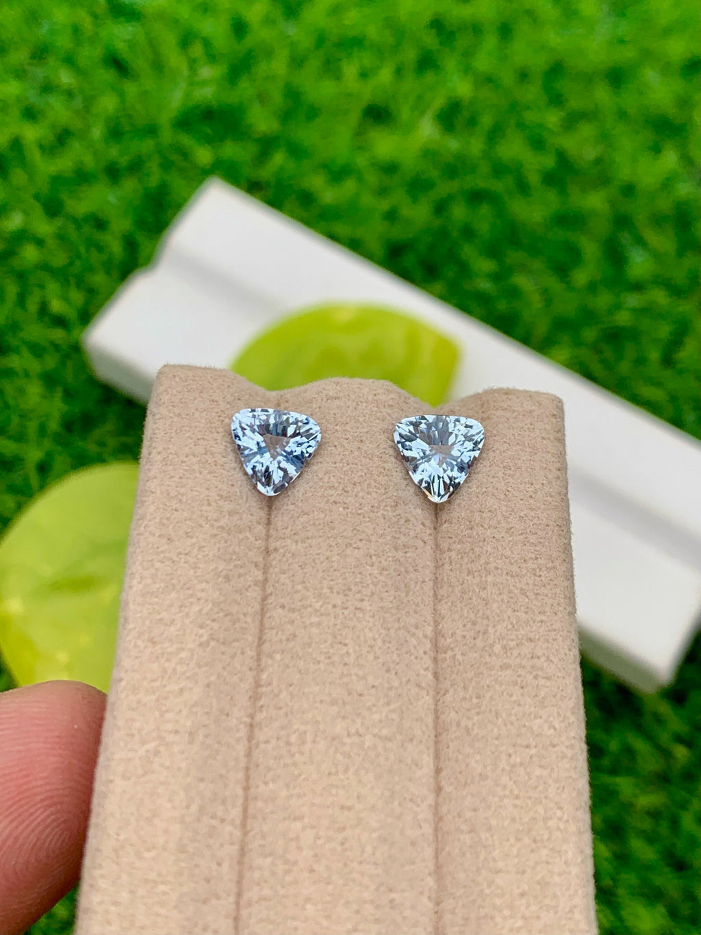 Santa Maria Blue Aquamarine Gemstone Pair: Trillion Cut, 1.90 CT