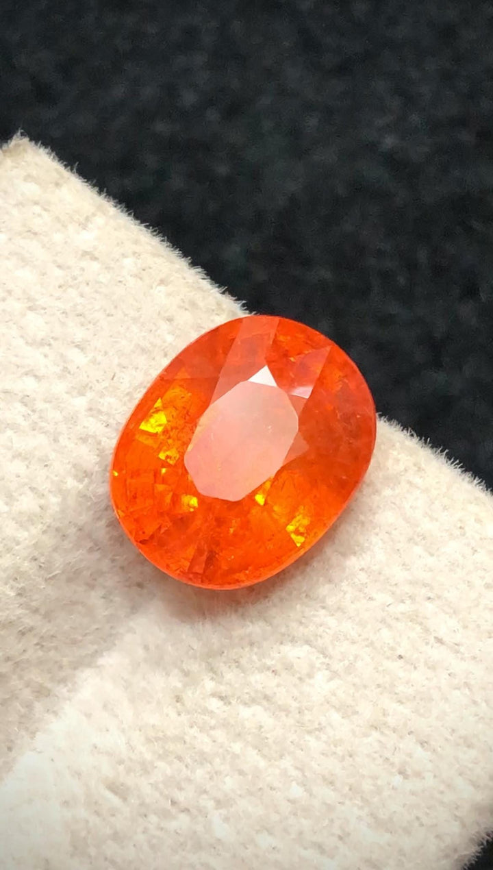Fanta Garnet 6.40ct Oval Cut – Vibrant Orange Collector’s Gem