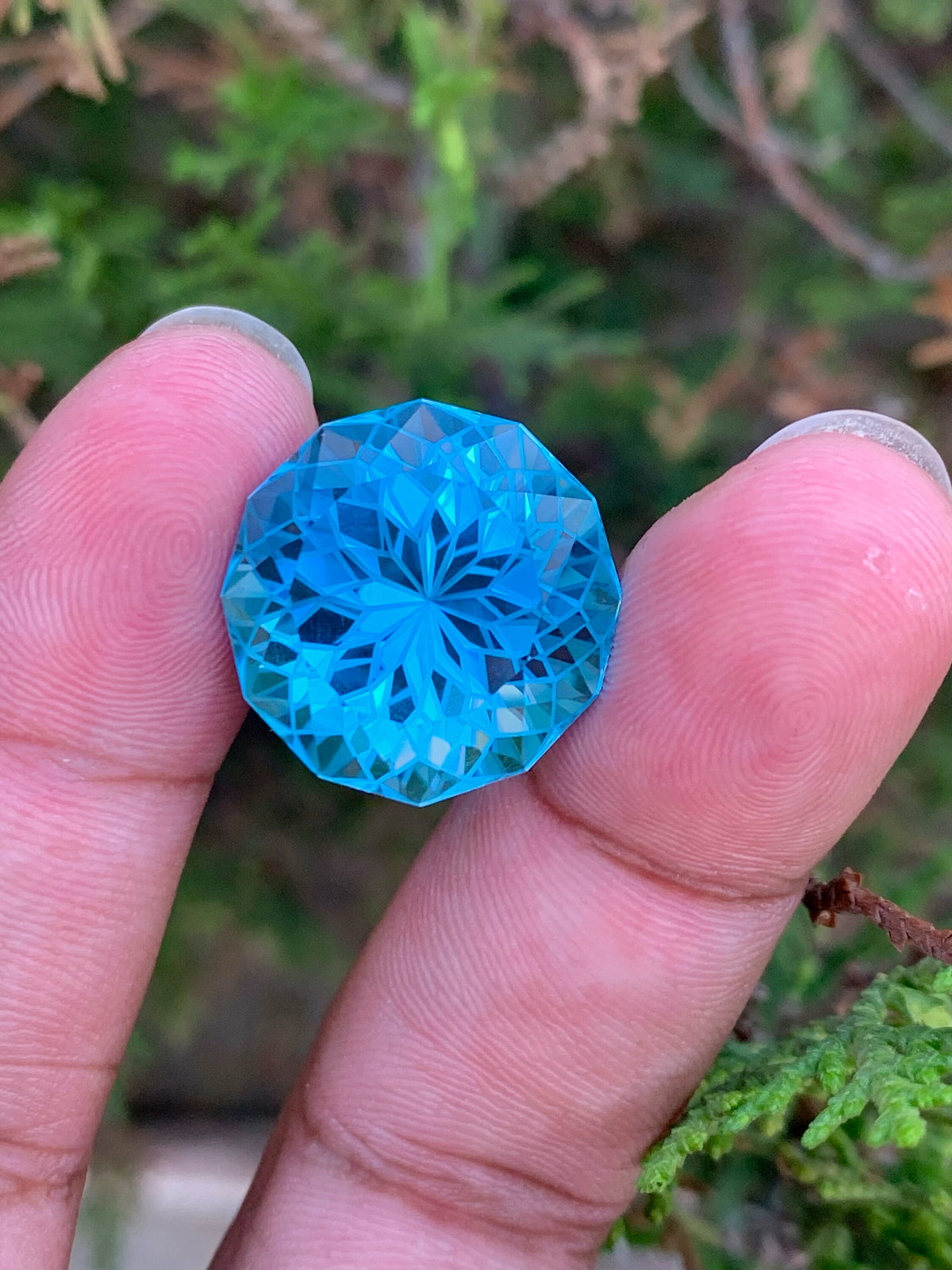 35.5 CT Swiss Blue Topaz Gemstone: Round Faceted Cut Stone