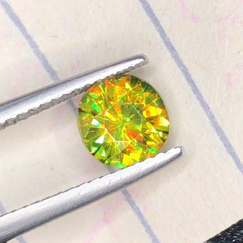 Chrome Sphene 0.90ct Round Cut with Vibrant Fire – Pakistan