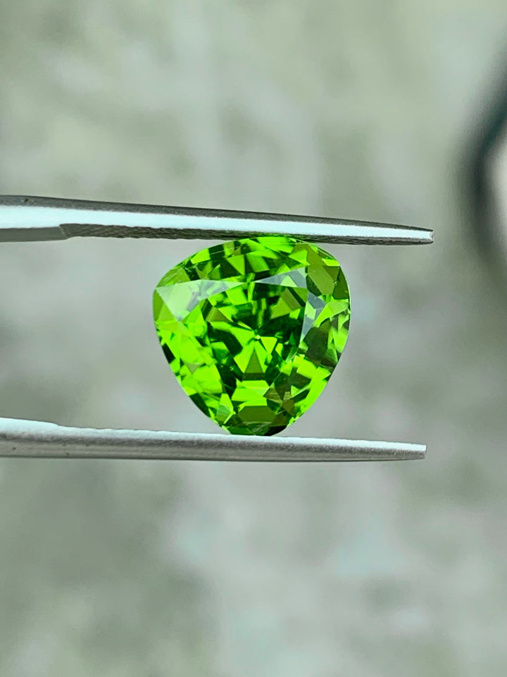 Trillion Cut Green Peridot Gemstone: Natural August Birthstone, 3.95 Cts