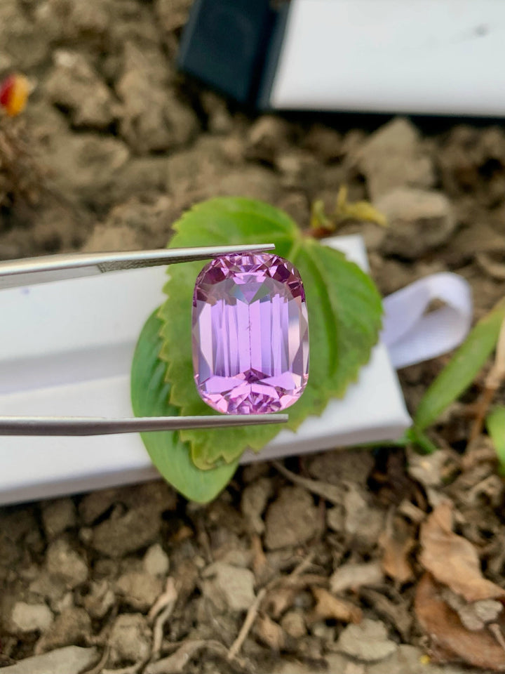 Faceted Light Pink Kunzite Gemstone: Cushion Cut, 15.55 CT