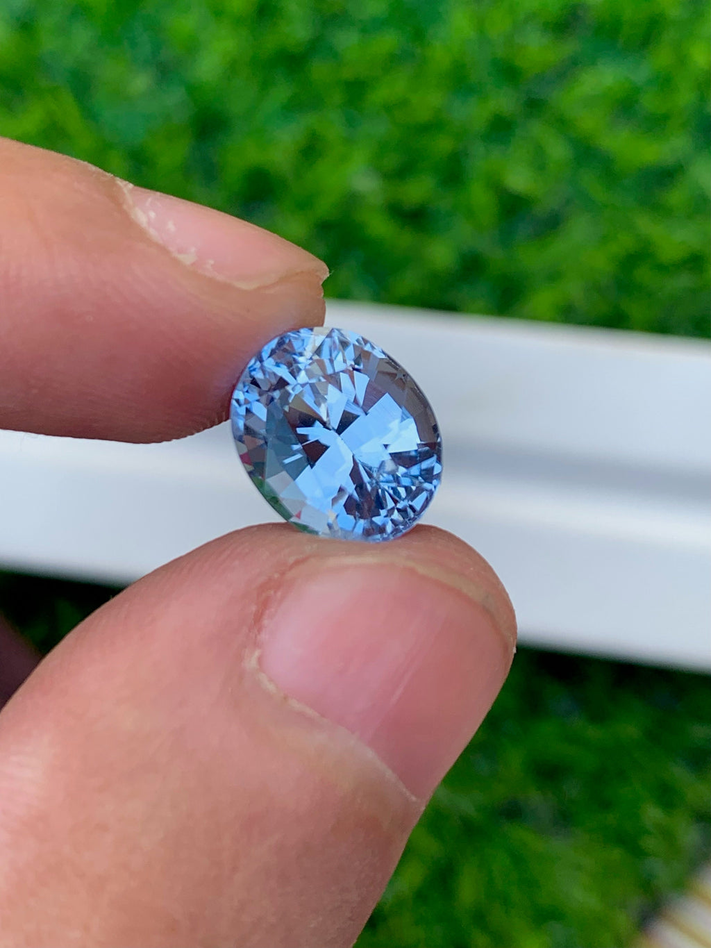 Santa Maria Aquamarine Stone: 4.70 Carat Oval Cut Gemstone