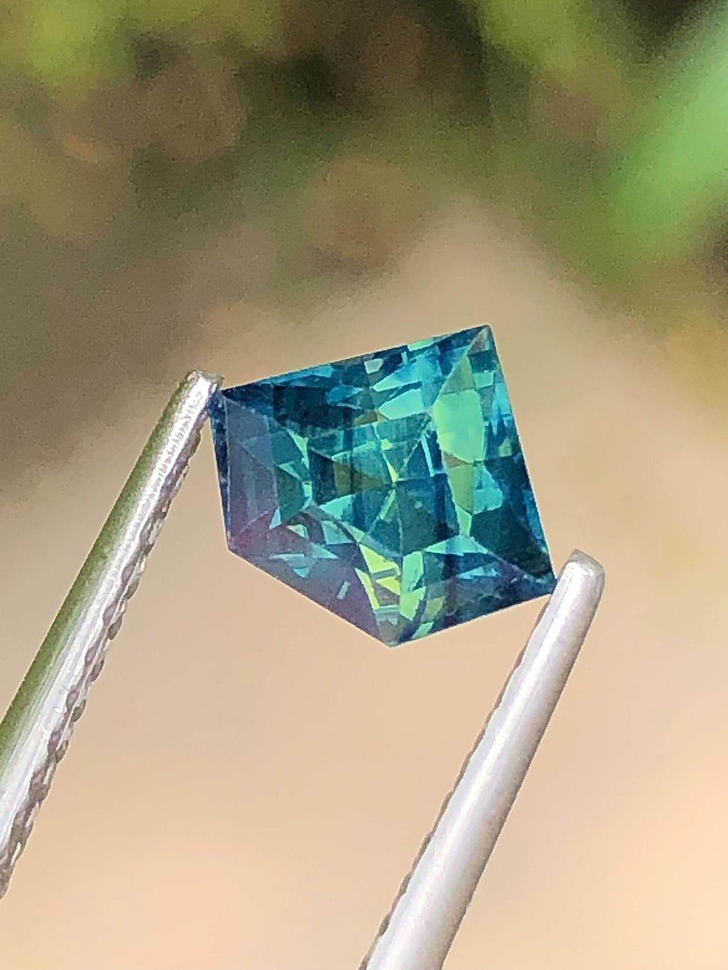 Teal Parti Sapphire 1.00 Carat Oval Cut – 6.80x5.50x3.70mm – Sri Lanka