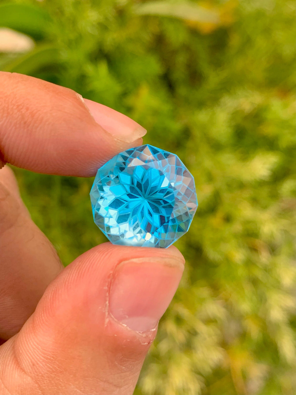 Swiss Blue Topaz Gemstone: Round Faceted Cut, 26.60 CT