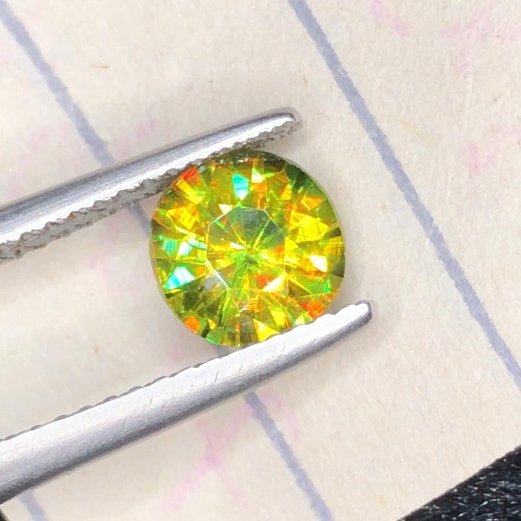 Chrome Sphene 0.90ct Round Cut with Vibrant Fire – Pakistan