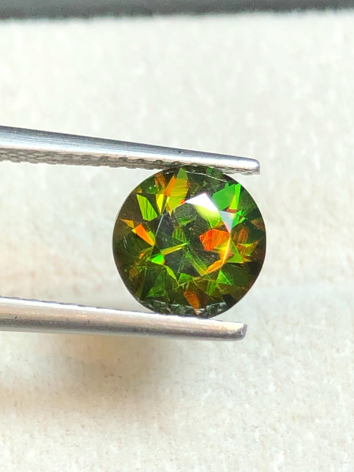 Chrome Sphene 1.87ct Round Cut – Madagascar • Full Fire