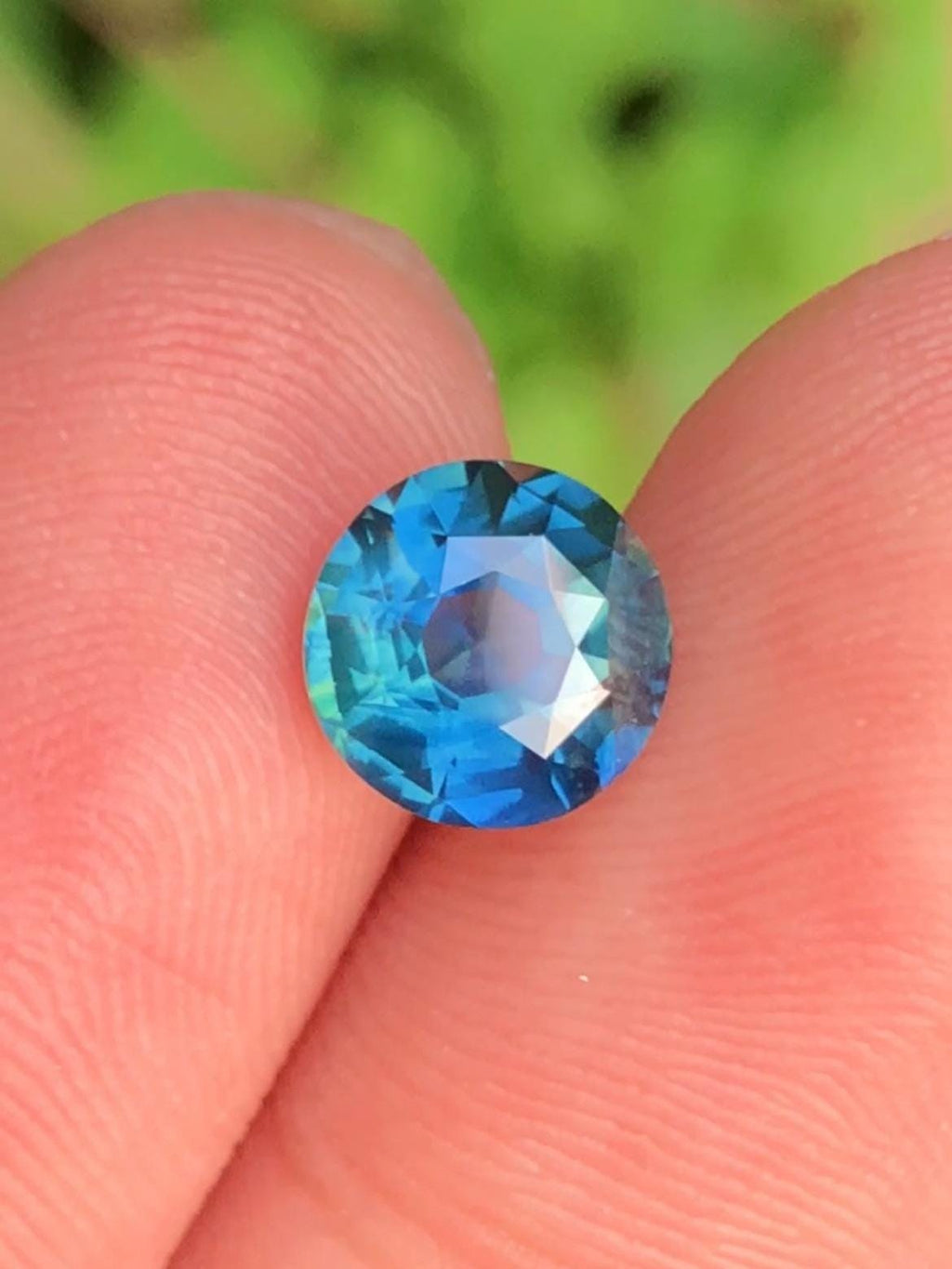 Parti Sapphire 2.09ct Round Cut • Sri Lanka