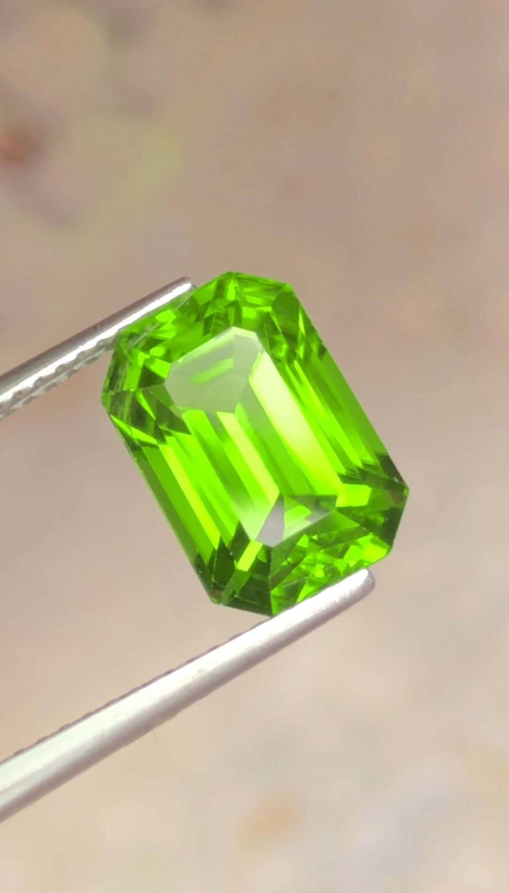 Flawless 5.53 Cts Perfect Green Peridot Gemstone from Pakistan Origin