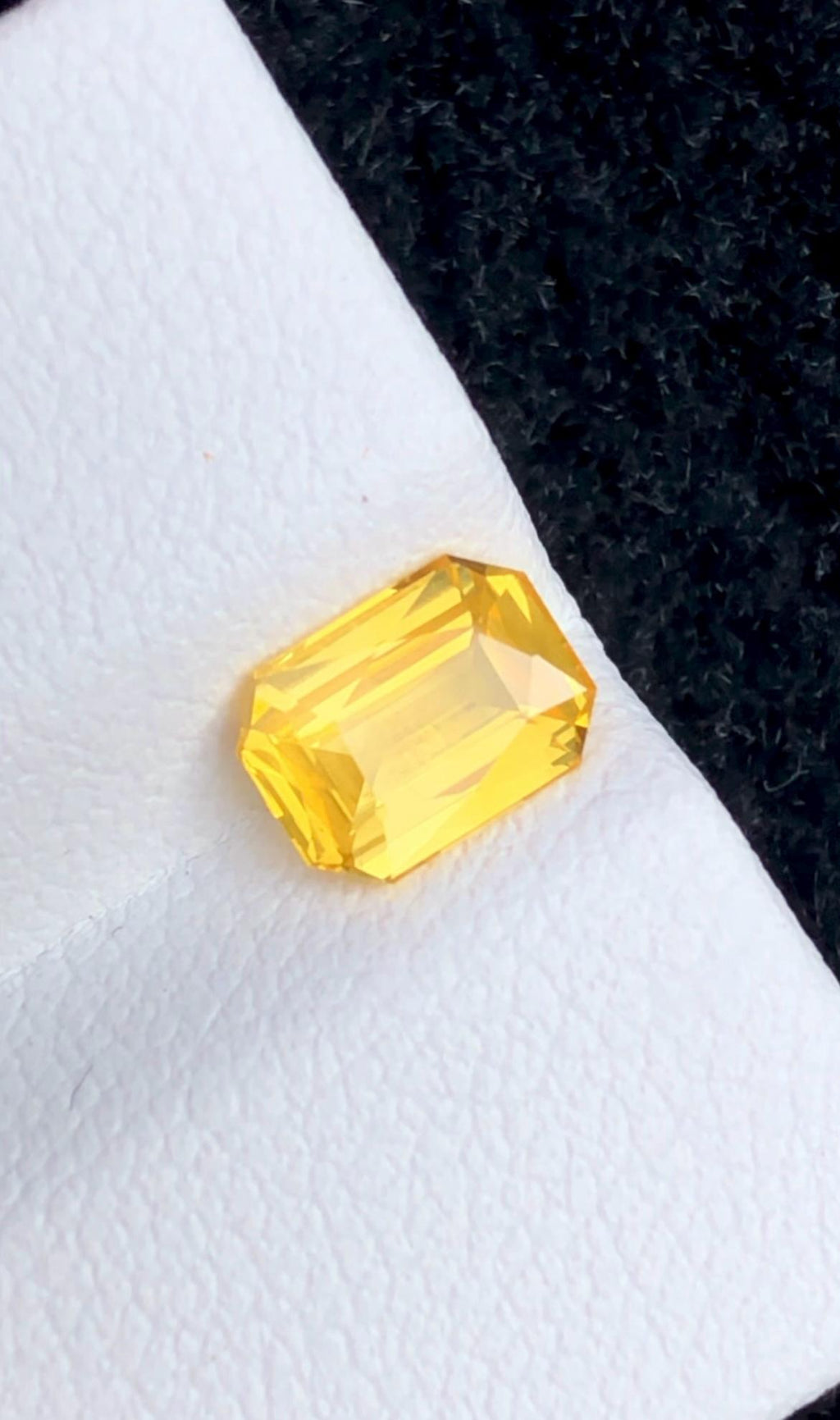 Yellow Sapphire 1.05 ct Octagonal Radiant Cut - Madagascar With Certificate