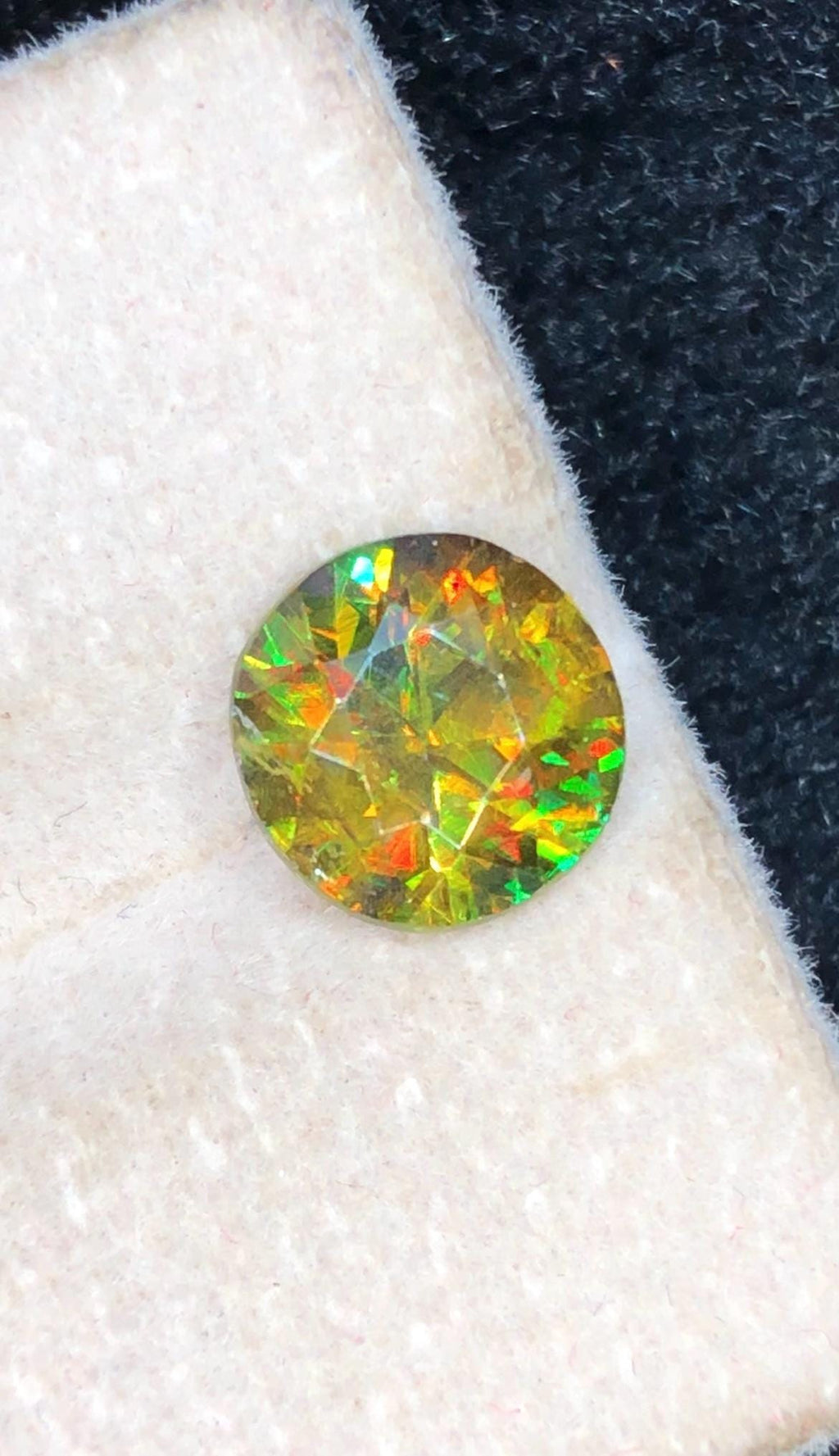 Chrome Sphene 1.90ct Round Cut – Skardu Pakistan • Full Fire