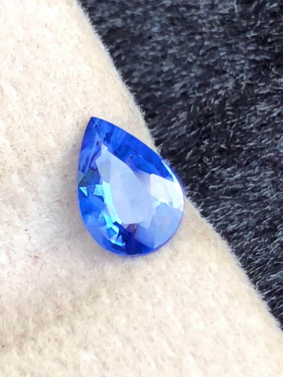 Royal-Blue Sapphire 0.92ct Pear Cut • Sri Lanka