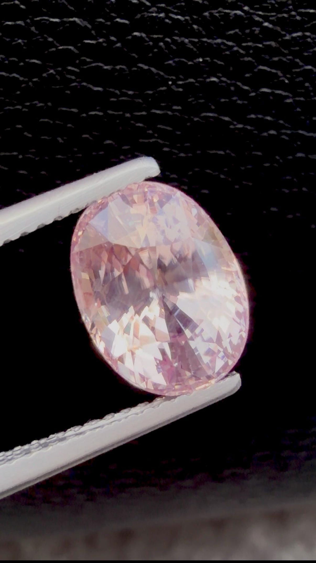 Natural guild certified Padparadscha Sapphire 4.60 ct Oval Cut – Lively Orange-Pink Glow