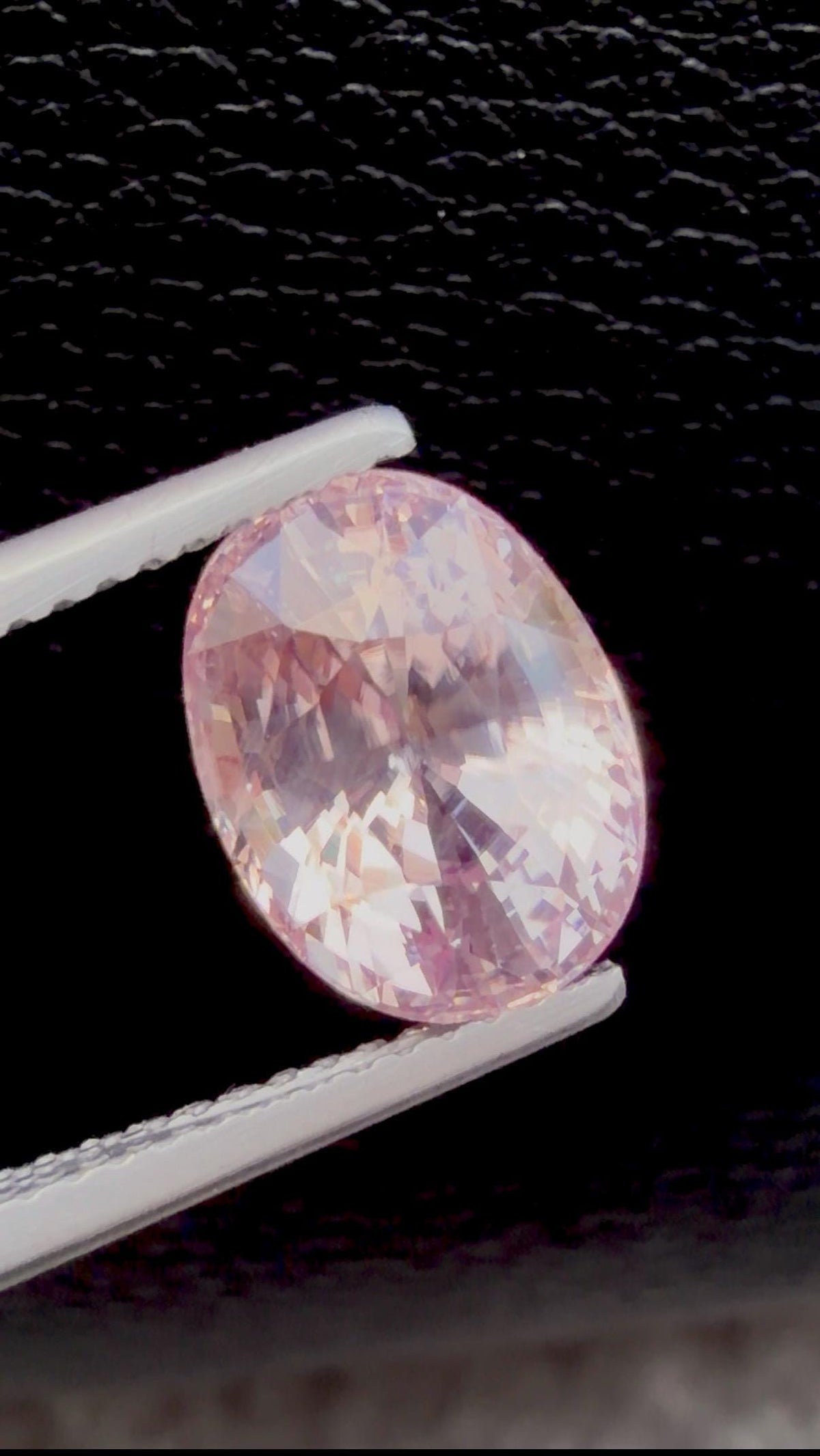 Natural guild certified Padparadscha Sapphire 4.60 ct Oval Cut – Lively Orange-Pink Glow