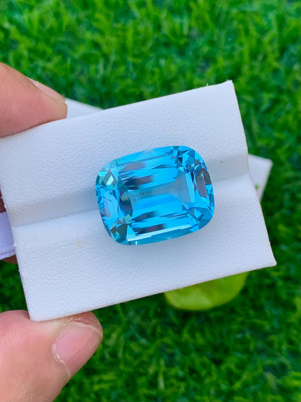 Swiss Blue Topaz Gemstone: 23.40 CT Cushion Cut Stone