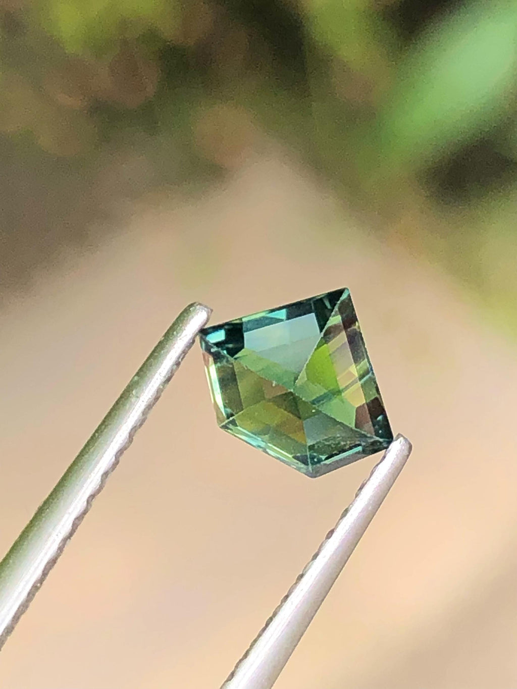 Teal Parti Sapphire 1.00 Carat Oval Cut – 6.80x5.50x3.70mm – Sri Lanka