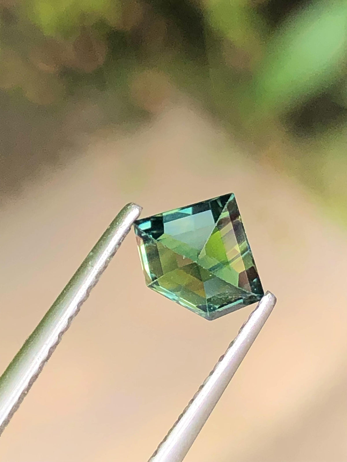 Teal Parti Sapphire 1.00 Carat Oval Cut – 6.80x5.50x3.70mm – Sri Lanka