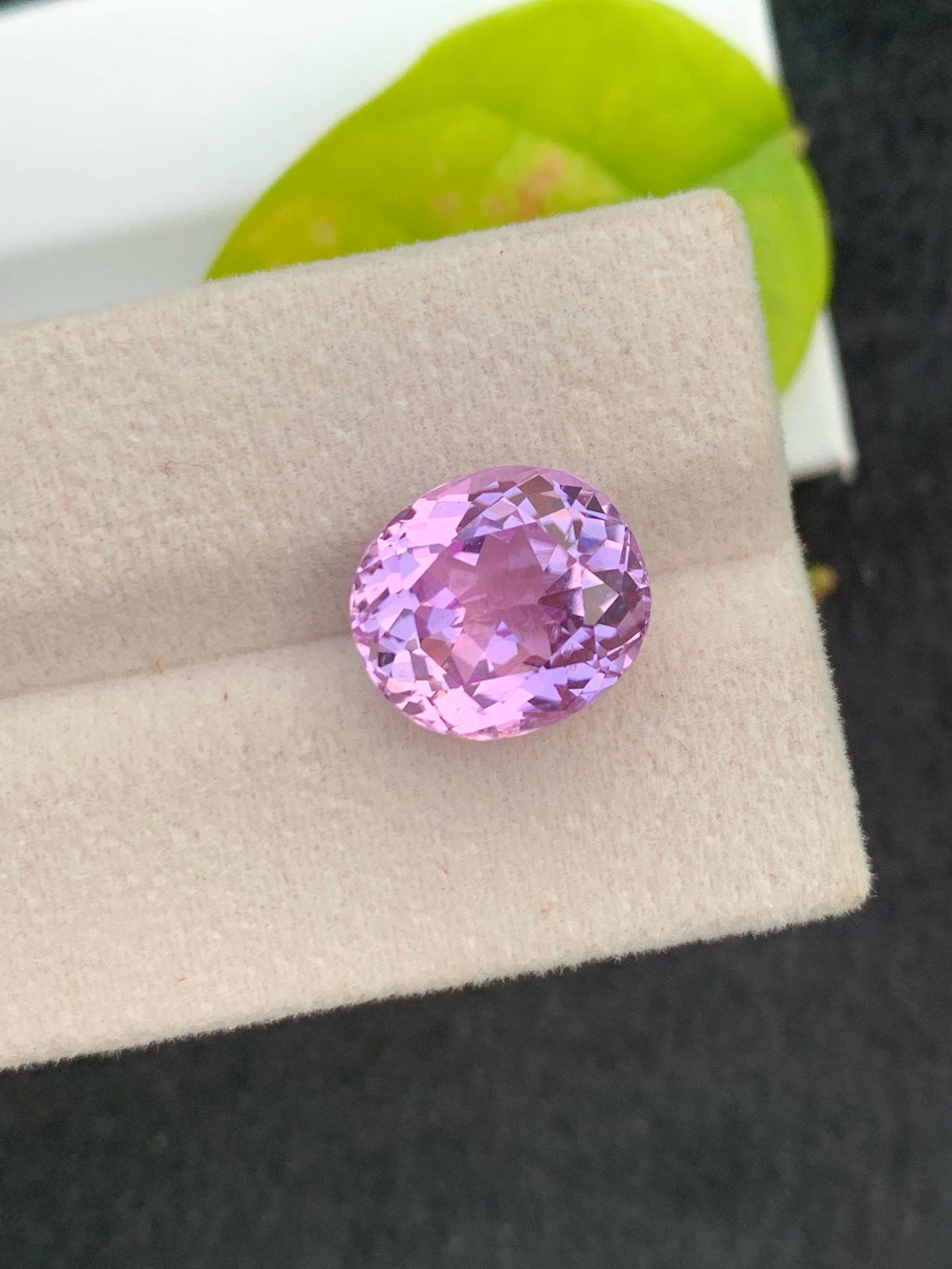 Natural Pink Kunzite Gemstone: VVS Oval Cut, 8.05 CT