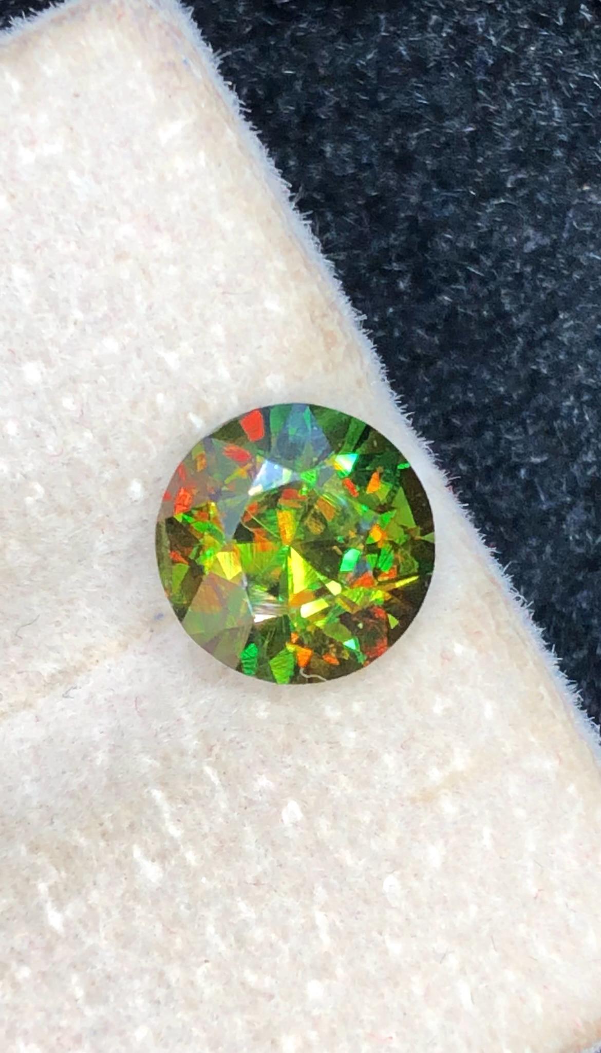 Chrome Sphene 1.90ct Round Cut – Madagascar • Full Fire