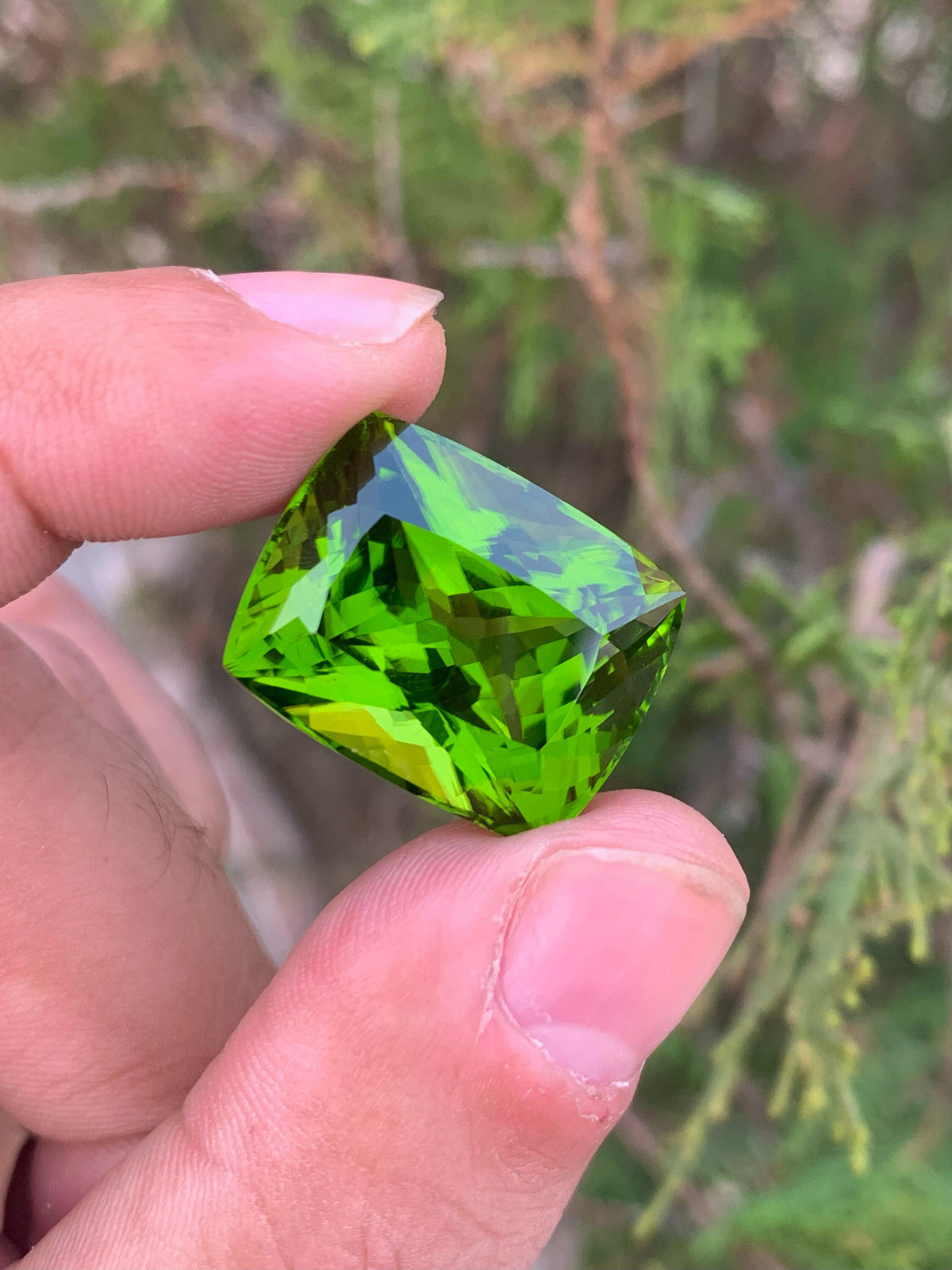 Lime Green Peridot Gemstone: 38.35 CT Round Cushion Cut, August Birthstone