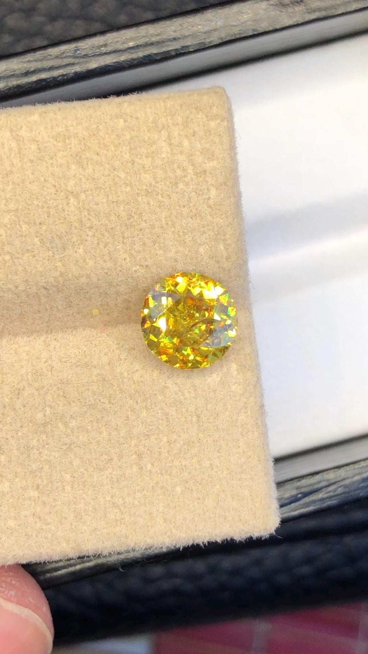 Natural Sphene Gemstone: Round Cut, Fire Titanite (1.35 CT)