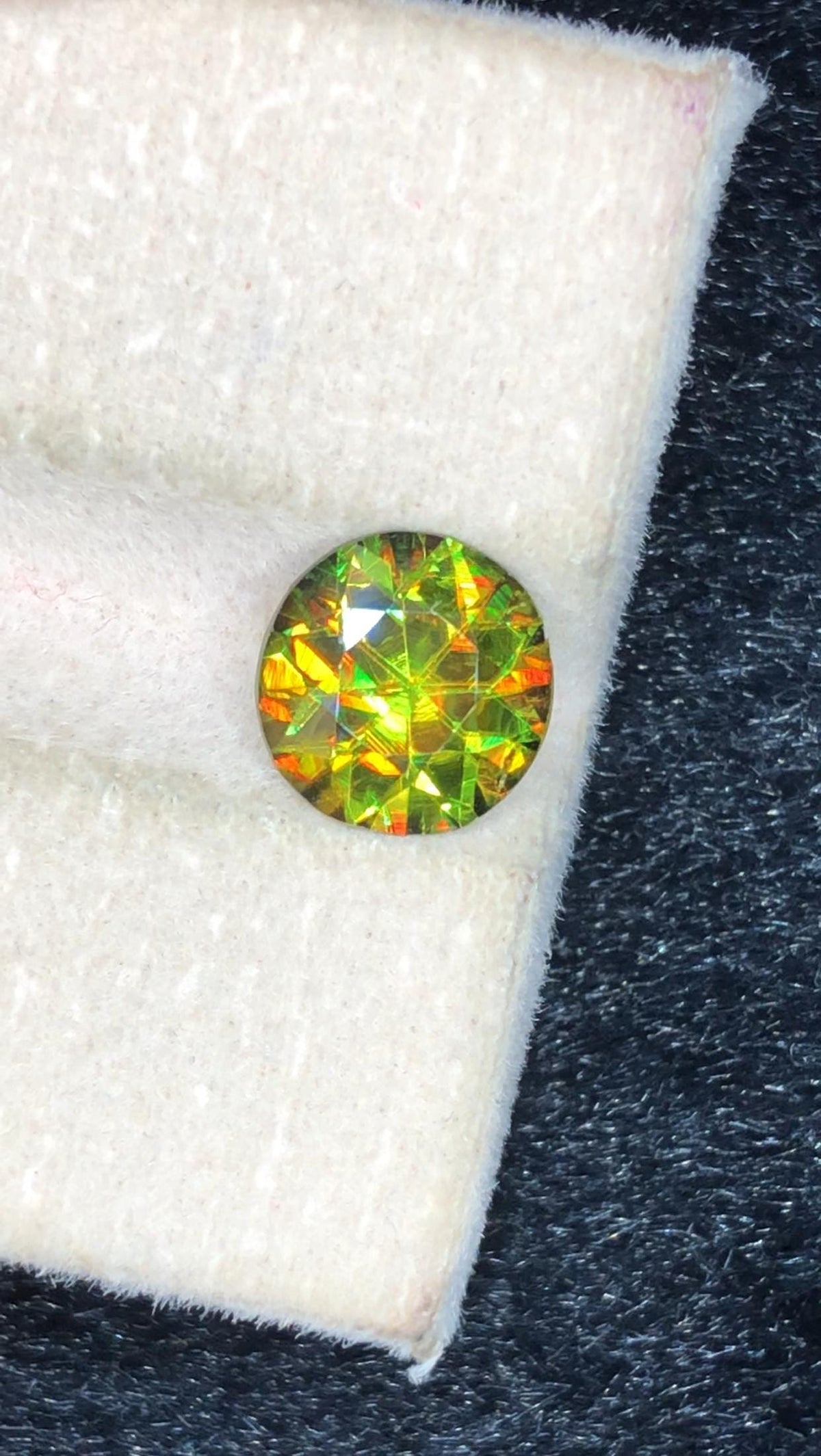 Chrome sphene round cut with fire from Pakistan