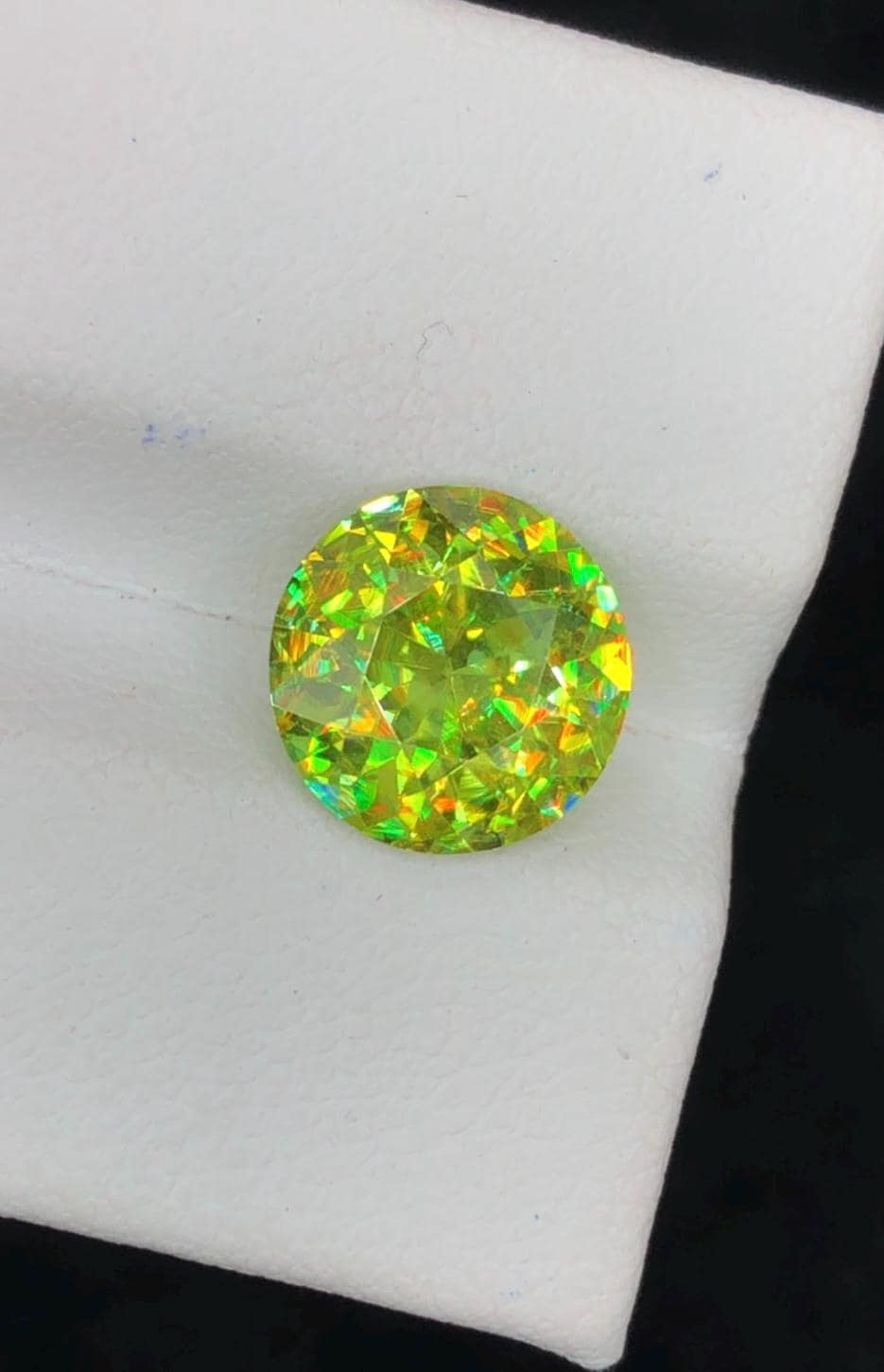 Apple Green Sphene Gemstone: 3.20 Carat Faceted Ring Stone