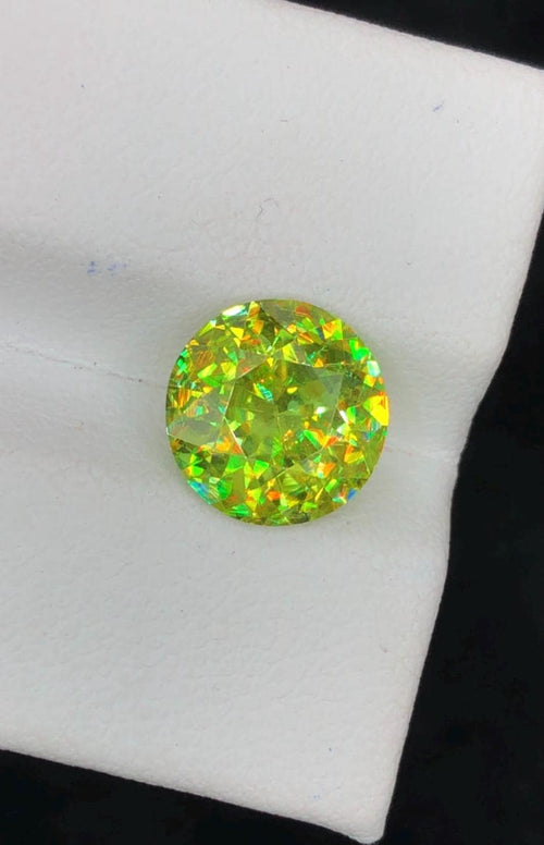 Apple Green Sphene Gemstone: 3.20 Carat Faceted Ring Stone