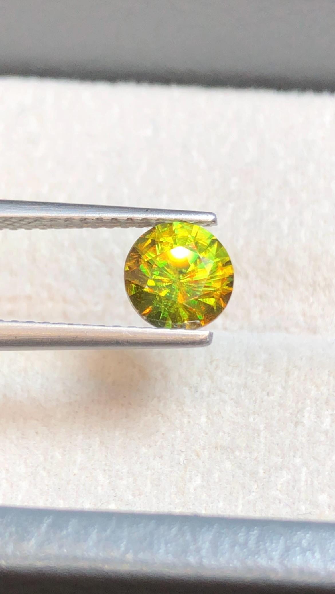 Chrome Green Sphene 1ct Round Cut – Madagascar • Full Fire