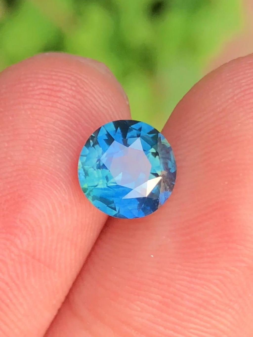 Parti Sapphire 2.09ct Round Cut • Sri Lanka