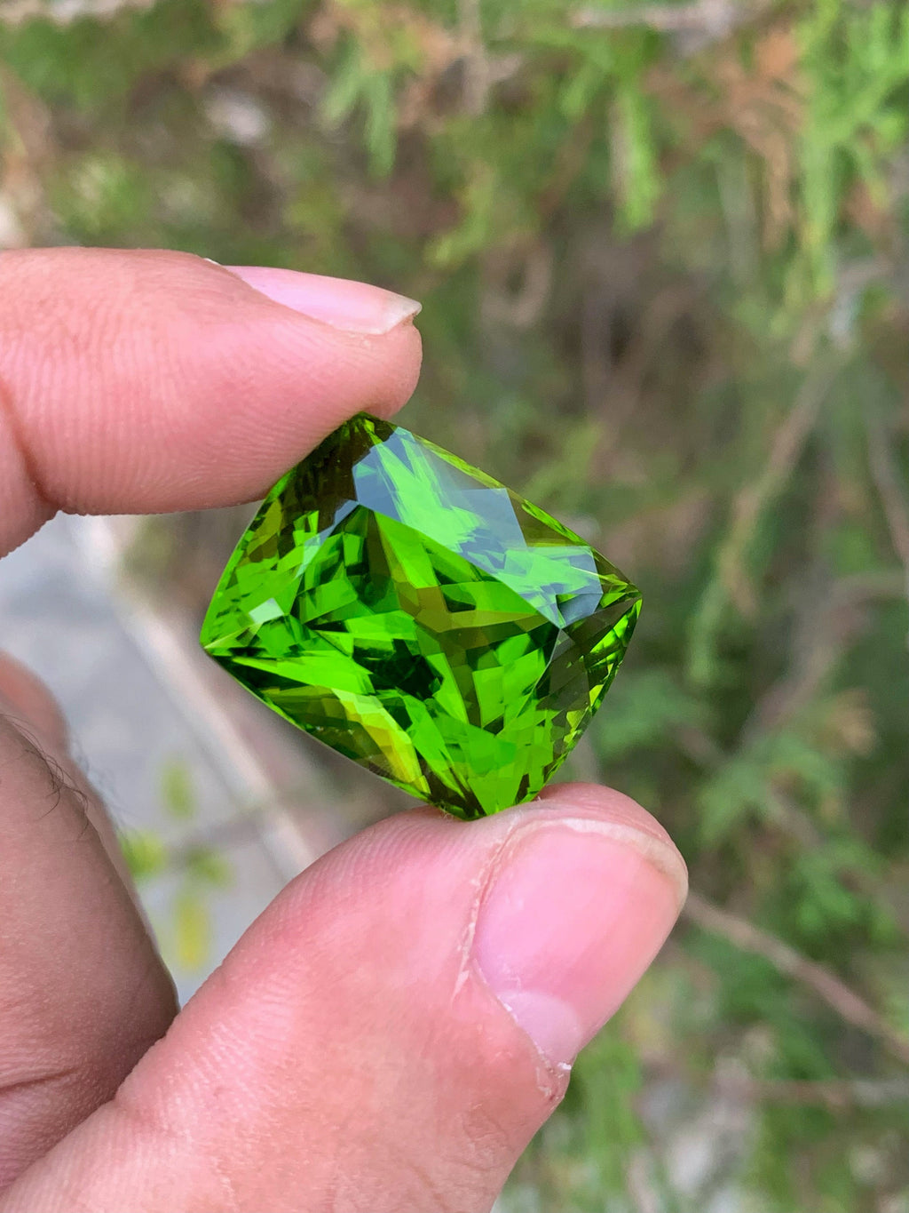 Lime Green Peridot Gemstone: 38.35 CT Round Cushion Cut, August Birthstone