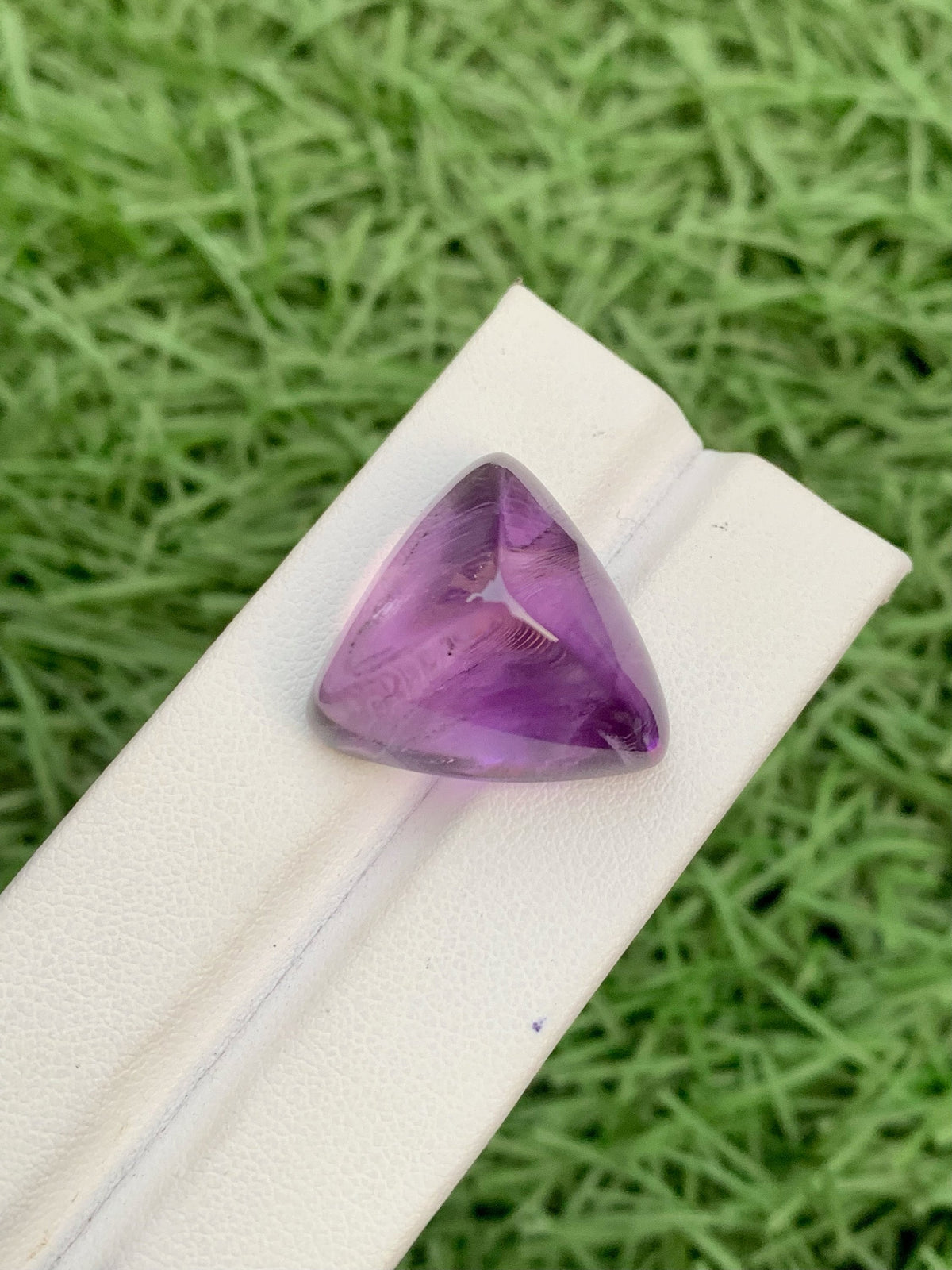 Deep Purple Amethyst Sugarloaf Cabochon: Natural Gemstone (40.10 Carat)