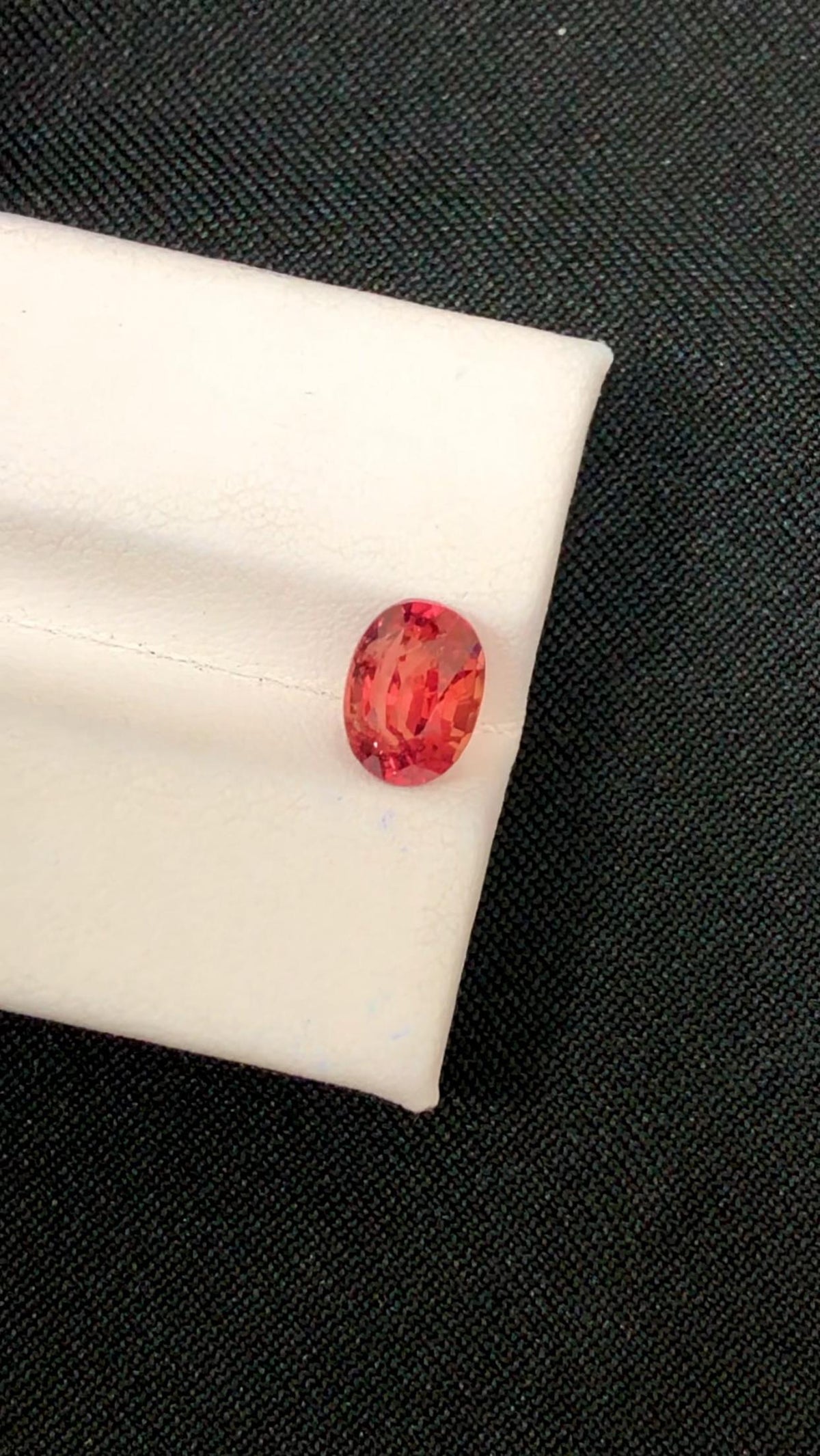 Sunset Padparadscha Sapphire: 1 Carat Oval Gemstone, Sri Lankan Origin