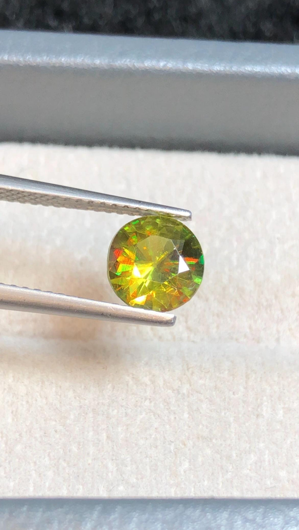 Chrome Sphene 1.20ct Round Cut – Madagascar • Full Fire
