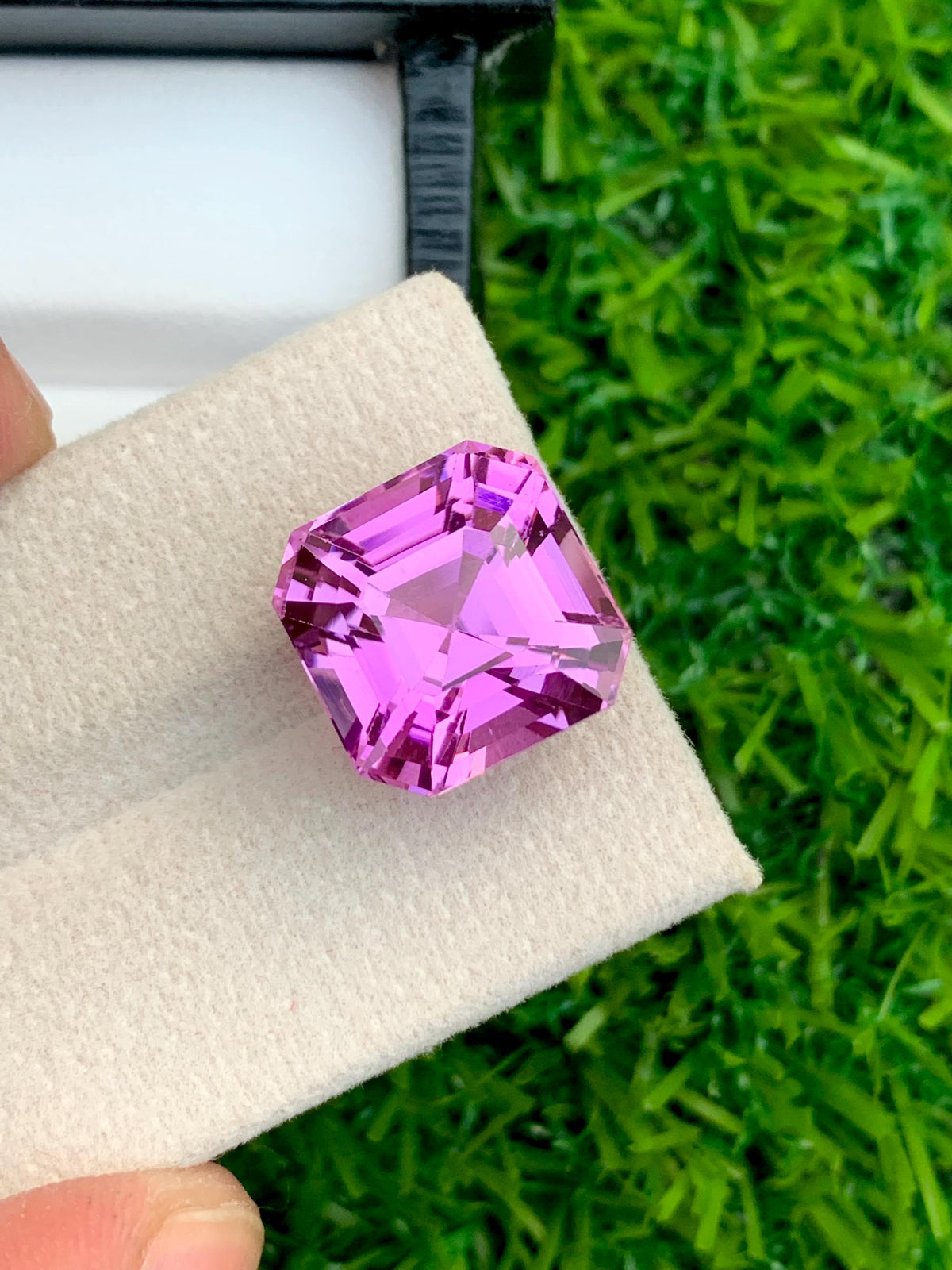 Deep Pink Kunzite Gemstone: 15.40 CT Faceted Ascher Cut Loose Stone