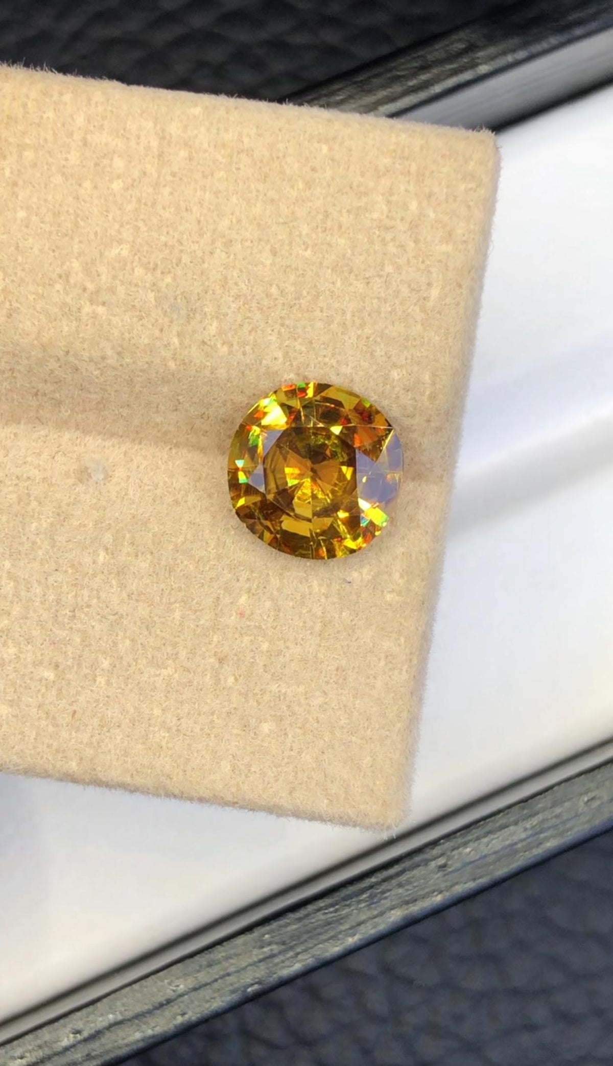Trichroic Sphene Gemstone: 1.90 CT Round Cut, Zagi Mine