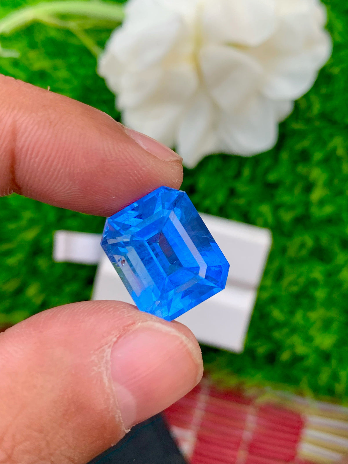 Santa Maria Aquamarine Gemstone: 15.40 CT Square Cut, Deep Blue