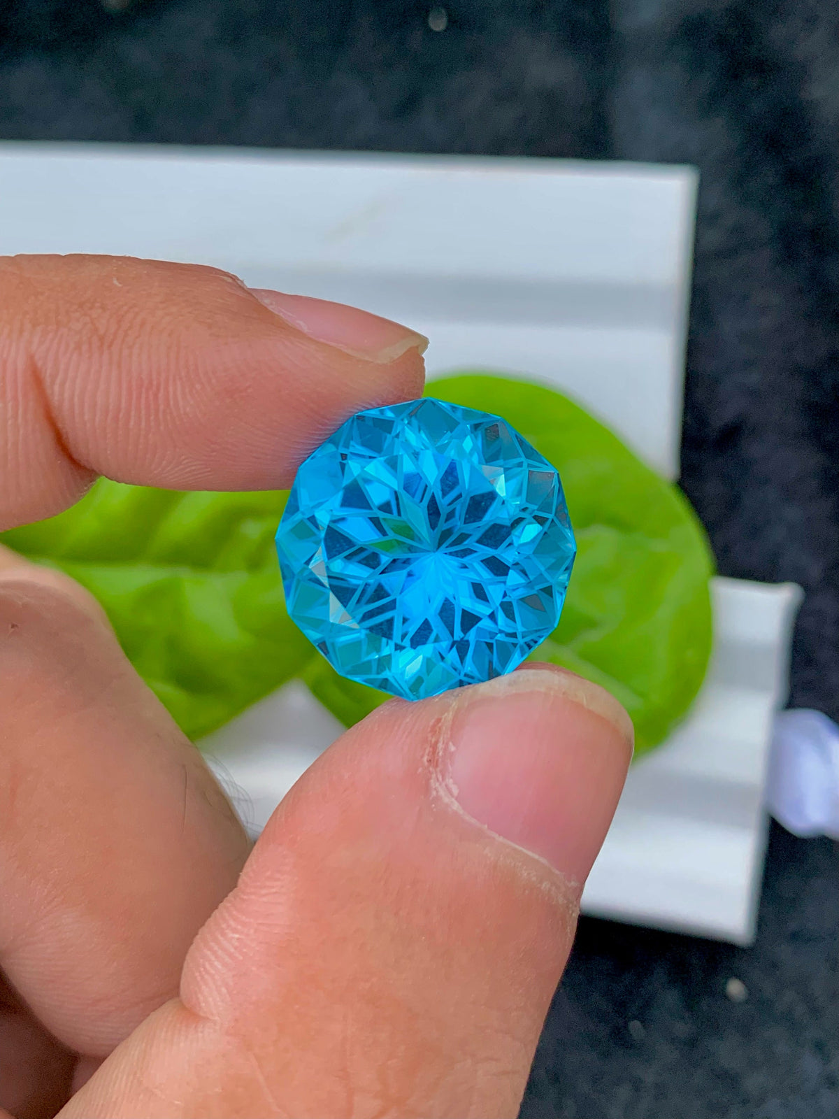 Swiss Blue Topaz Gemstone: Round Faceted Cut, 27.10 CT