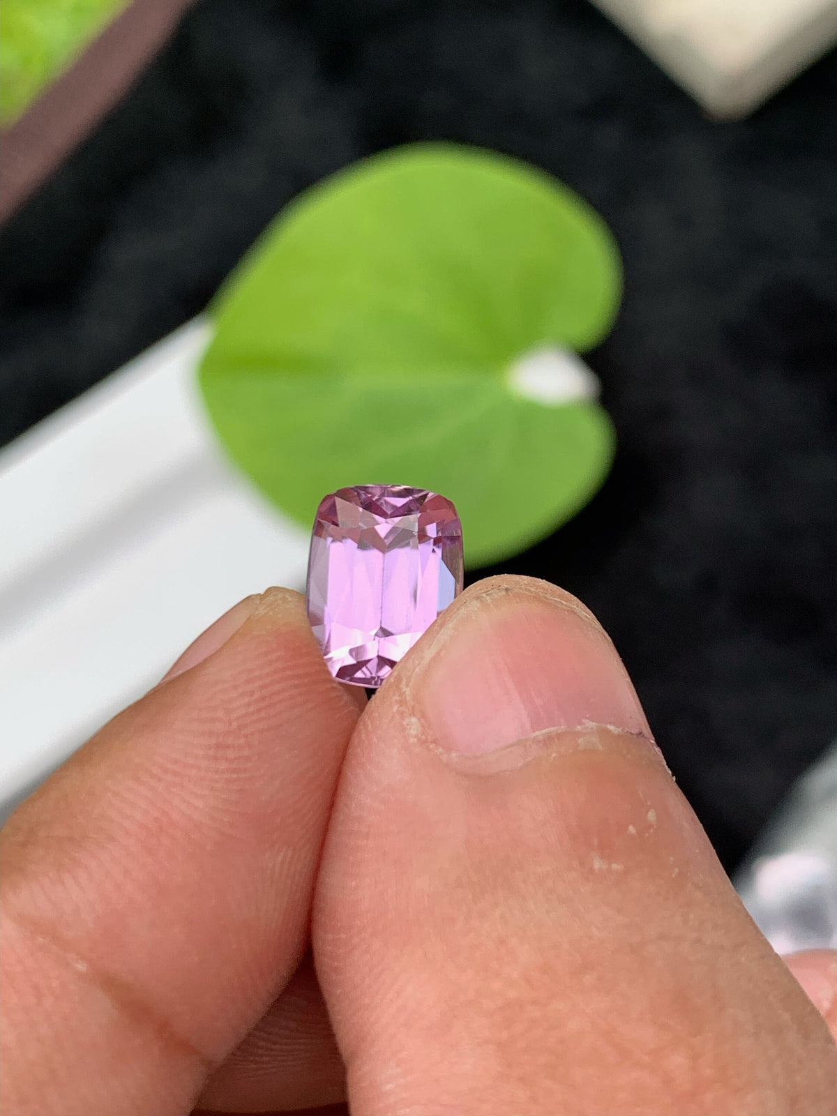 Lilac Pink Kunzite Gemstone: 4.45 CT Cushion Cut, VVS Clarity