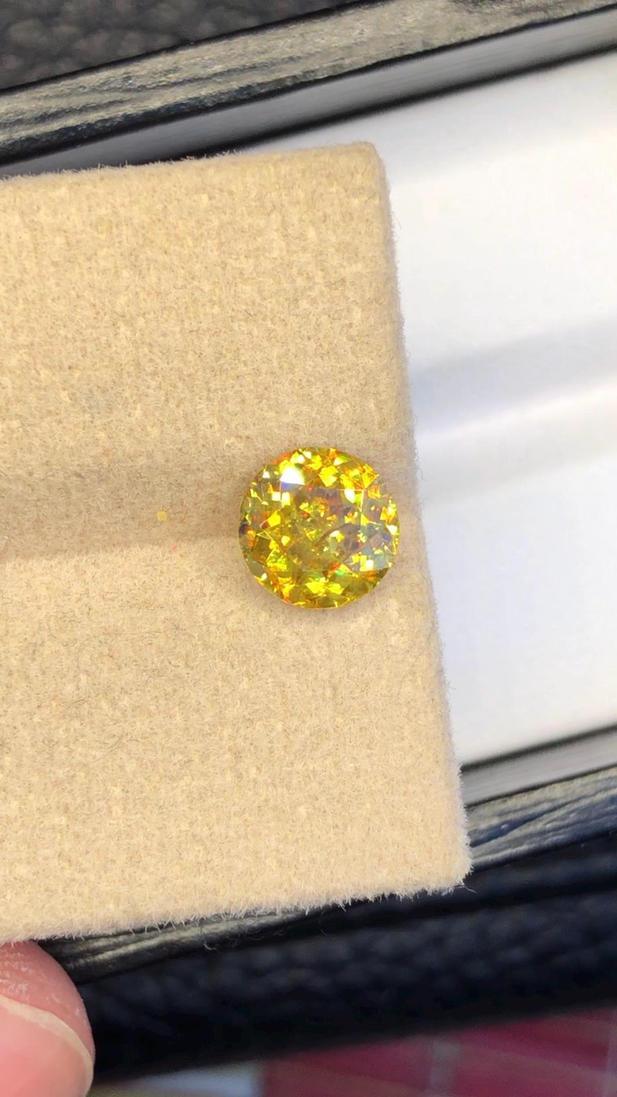 Natural Sphene Gemstone: Round Cut, Fire Titanite (1.35 CT)