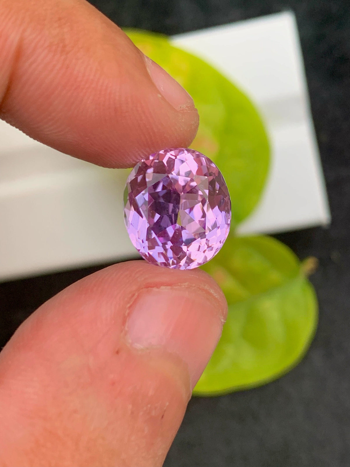 Natural Pink Kunzite Gemstone: VVS Oval Cut, 8.05 CT