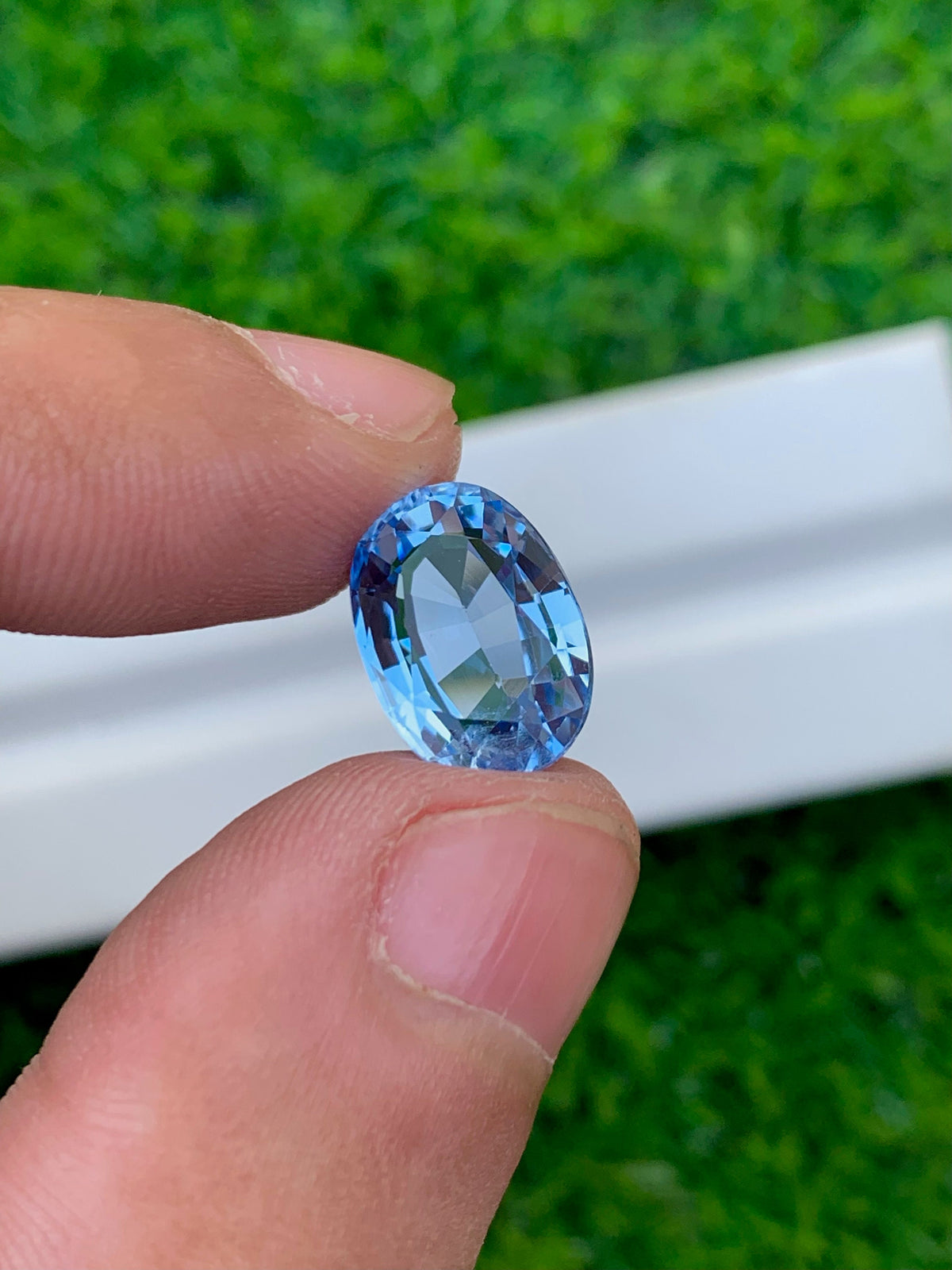 Santa Maria Aquamarine Gemstone: 5.25 CT Deep Blue Oval Cut Stone