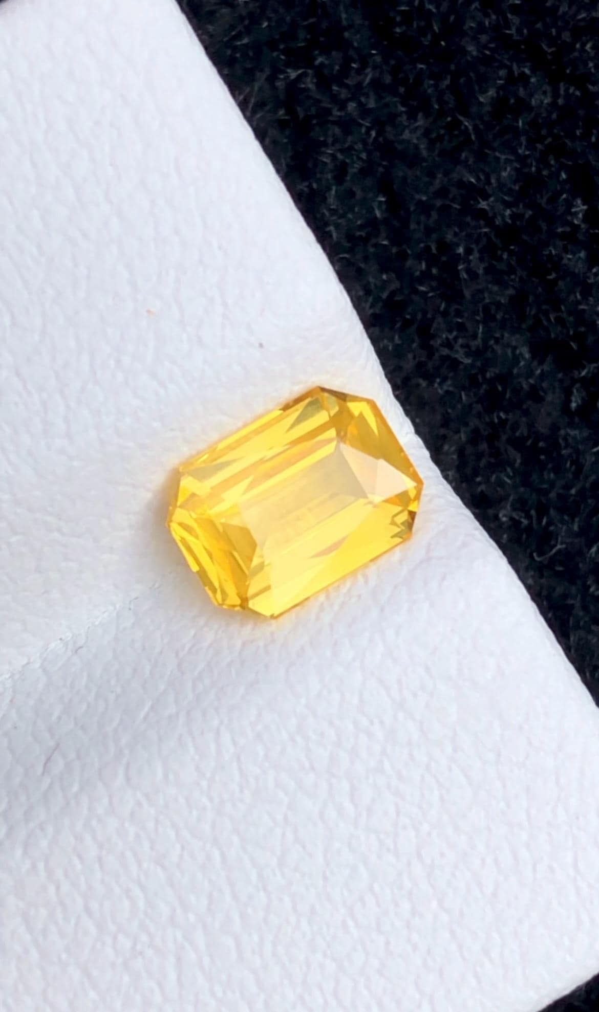 Yellow Sapphire 1.05 ct Octagonal Radiant Cut - Madagascar With Certificate